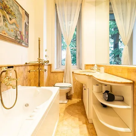 Klimt - Jacuzzi 5 Star - Luxury Design Appartamento